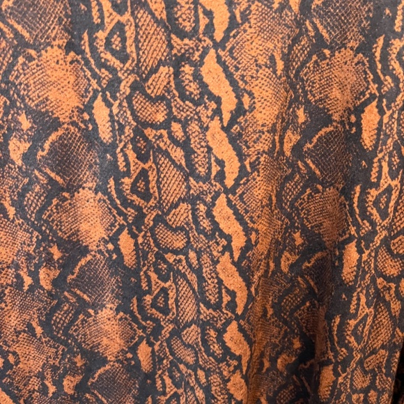 Contemparine size S snake print shirt - Picture 4 of 11